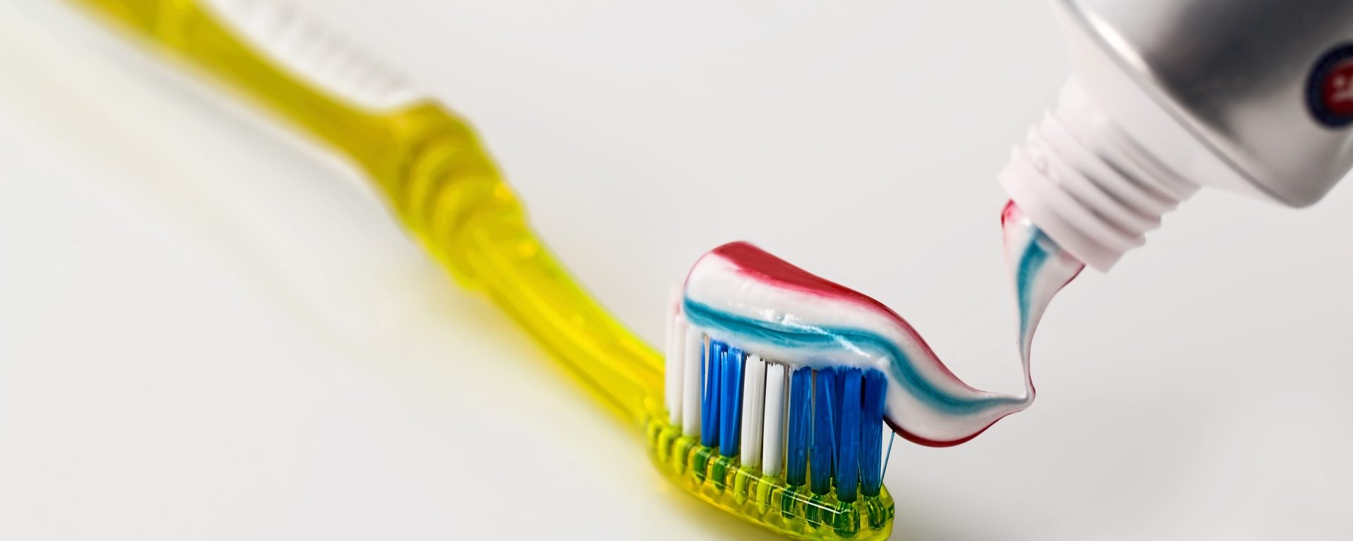 Schön gepflegte Zähne mit der richtigen Zahnpasta